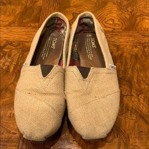 Toms tan canvas classic